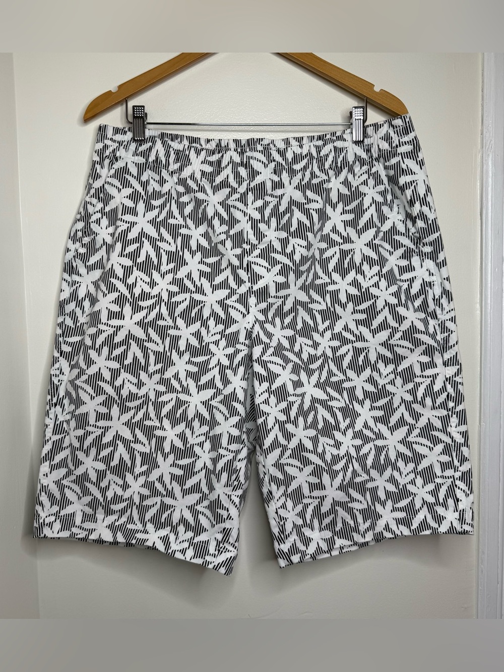 Lands’ End Pull On Bermuda Length Shorts Women’s Size 16 Comfort Modest Vacation